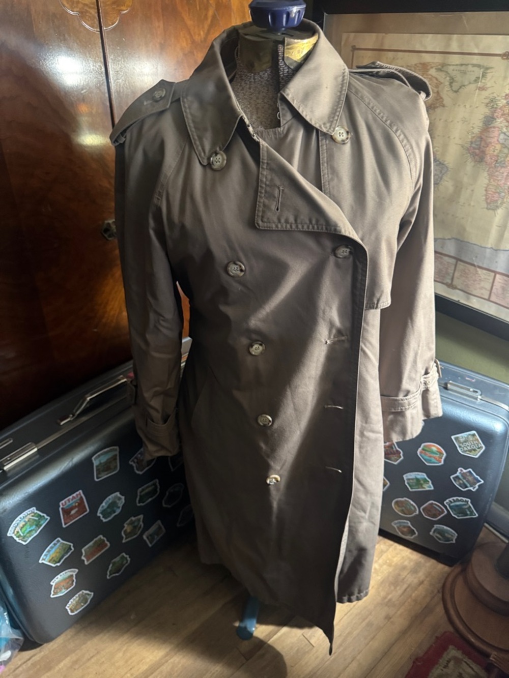 Sophisticated Khaki Rain Coat | Belted Trench with Epaulettes | Women's 12P"